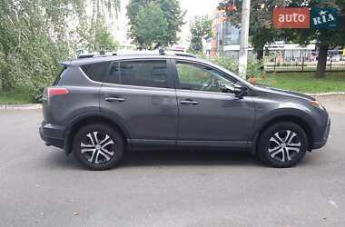 Внедорожник / Кроссовер Toyota RAV4 2016 в 