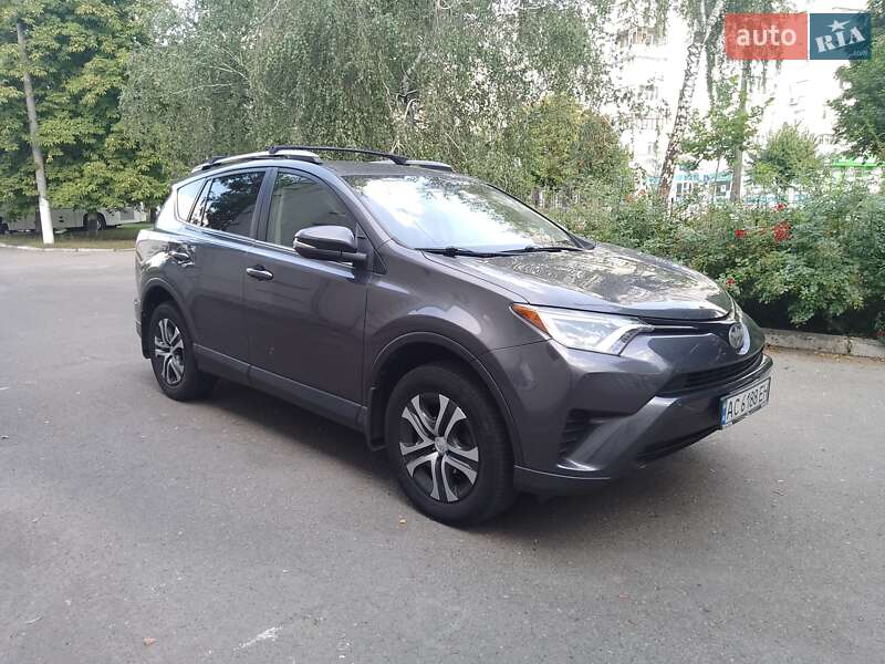 Внедорожник / Кроссовер Toyota RAV4 2016 в 