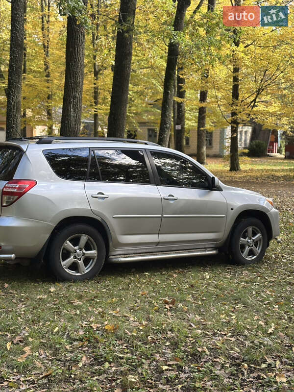 Позашляховик / Кросовер Toyota RAV4 2011 в Умані