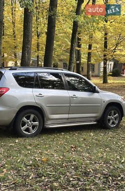 Внедорожник / Кроссовер Toyota RAV4 2011 в 
