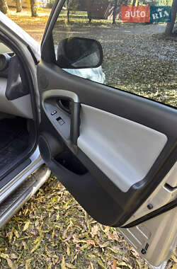 Внедорожник / Кроссовер Toyota RAV4 2011 в 