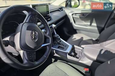 Внедорожник / Кроссовер Toyota RAV4 2021 в 
