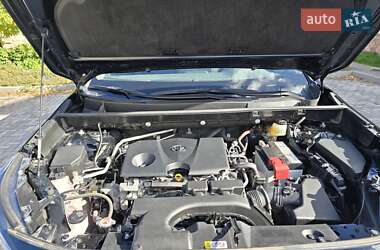 Внедорожник / Кроссовер Toyota RAV4 2021 в 