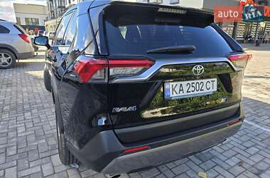 Внедорожник / Кроссовер Toyota RAV4 2021 в 