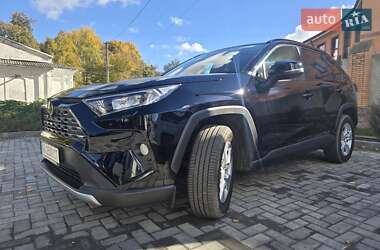 Внедорожник / Кроссовер Toyota RAV4 2021 в 