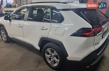 Внедорожник / Кроссовер Toyota RAV4 2022 в 