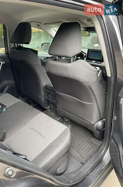 Внедорожник / Кроссовер Toyota RAV4 2020 в 