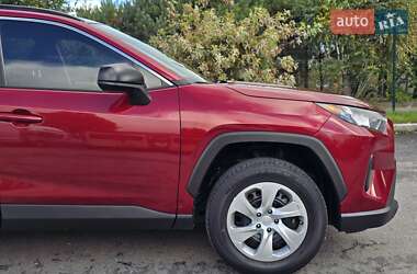 Внедорожник / Кроссовер Toyota RAV4 2021 в 