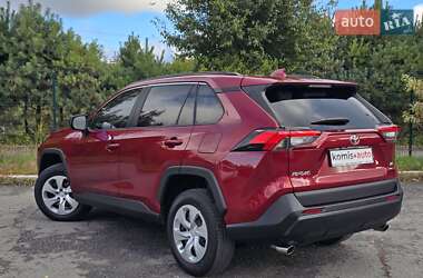 Внедорожник / Кроссовер Toyota RAV4 2021 в 