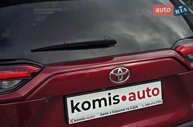 Внедорожник / Кроссовер Toyota RAV4 2021 в 