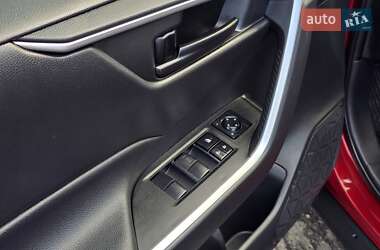 Внедорожник / Кроссовер Toyota RAV4 2021 в 