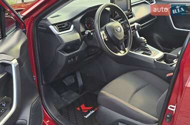Внедорожник / Кроссовер Toyota RAV4 2021 в 