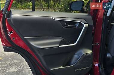 Внедорожник / Кроссовер Toyota RAV4 2021 в 