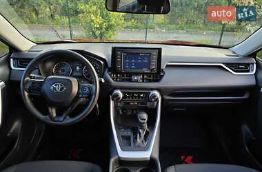 Внедорожник / Кроссовер Toyota RAV4 2021 в 