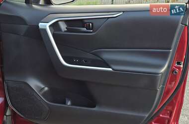 Внедорожник / Кроссовер Toyota RAV4 2021 в 