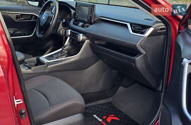 Внедорожник / Кроссовер Toyota RAV4 2021 в 