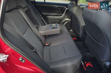 Внедорожник / Кроссовер Toyota RAV4 2021 в 