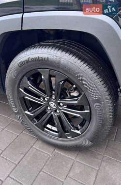 Внедорожник / Кроссовер Toyota RAV4 2020 в 