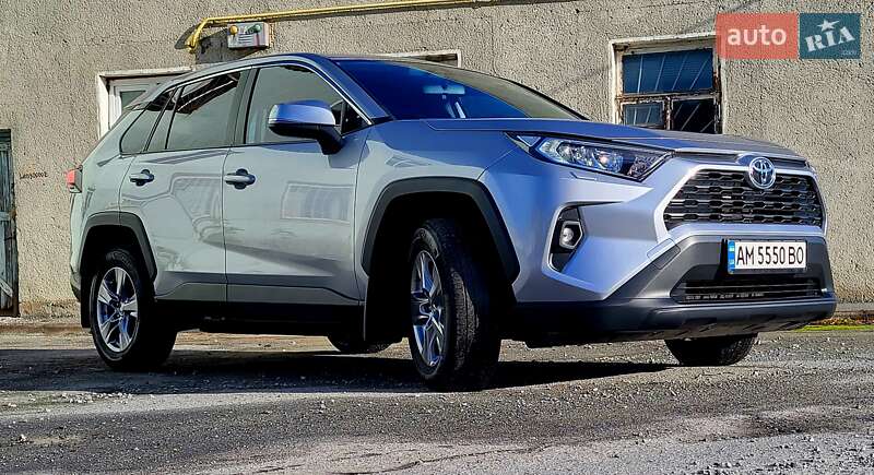 Внедорожник / Кроссовер Toyota RAV4 2022 в 
