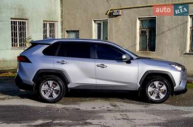 Внедорожник / Кроссовер Toyota RAV4 2022 в 