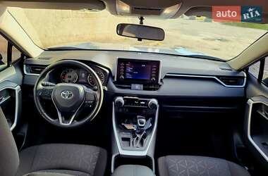 Внедорожник / Кроссовер Toyota RAV4 2022 в 