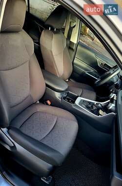 Внедорожник / Кроссовер Toyota RAV4 2022 в 
