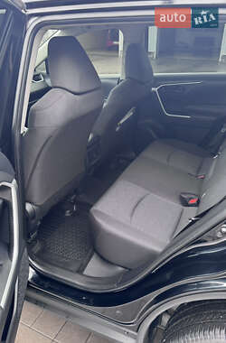 Внедорожник / Кроссовер Toyota RAV4 2020 в 