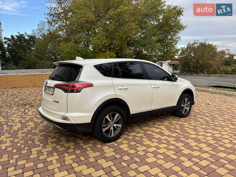 Внедорожник / Кроссовер Toyota RAV4 2017 в Черноморске