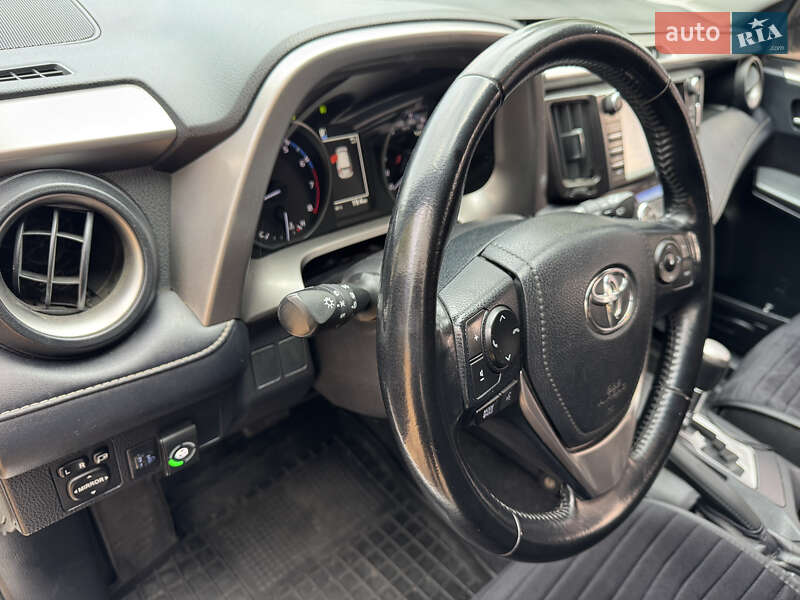 Внедорожник / Кроссовер Toyota RAV4 2017 в Черноморске