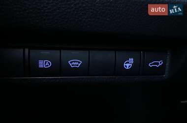 Внедорожник / Кроссовер Toyota RAV4 2019 в 