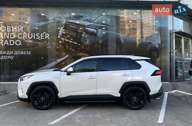 Внедорожник / Кроссовер Toyota RAV4 2019 в 