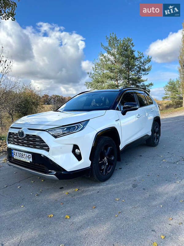 Внедорожник / Кроссовер Toyota RAV4 2020 в Харькове