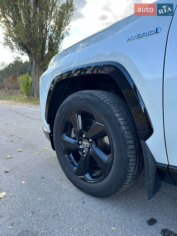 Внедорожник / Кроссовер Toyota RAV4 2020 в Харькове