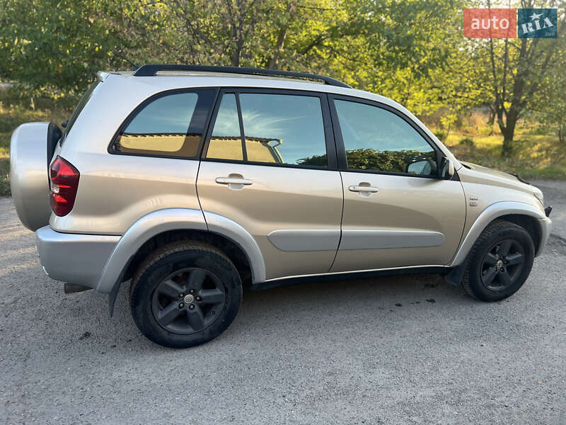 Внедорожник / Кроссовер Toyota RAV4 2005 в Днепре