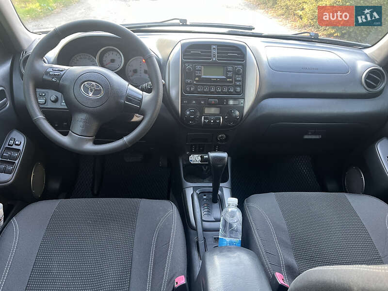 Внедорожник / Кроссовер Toyota RAV4 2005 в Днепре