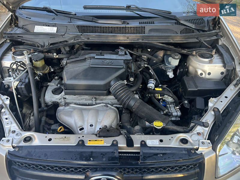 Внедорожник / Кроссовер Toyota RAV4 2005 в Днепре