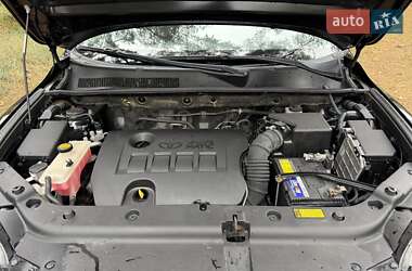Внедорожник / Кроссовер Toyota RAV4 2012 в 