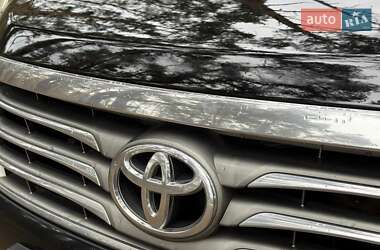 Внедорожник / Кроссовер Toyota RAV4 2012 в 