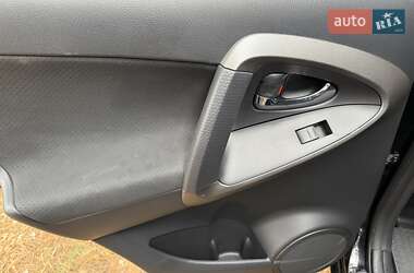 Внедорожник / Кроссовер Toyota RAV4 2012 в 