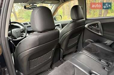 Внедорожник / Кроссовер Toyota RAV4 2012 в 