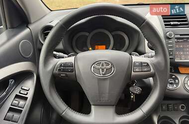 Внедорожник / Кроссовер Toyota RAV4 2012 в 