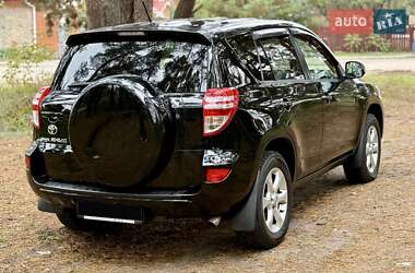 Внедорожник / Кроссовер Toyota RAV4 2012 в 
