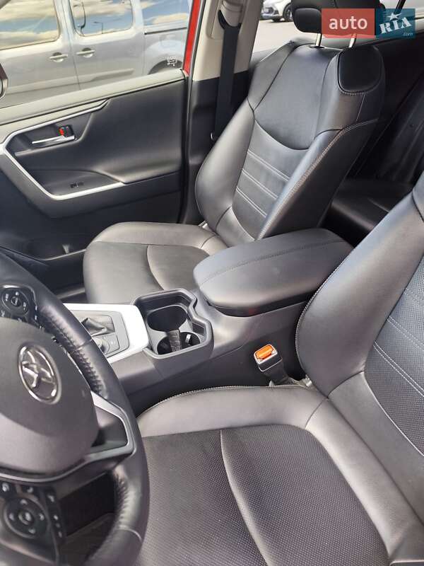 Внедорожник / Кроссовер Toyota RAV4 2020 в Днепре