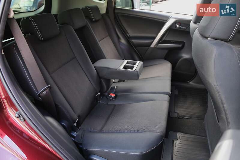 Внедорожник / Кроссовер Toyota RAV4 2016 в Киеве