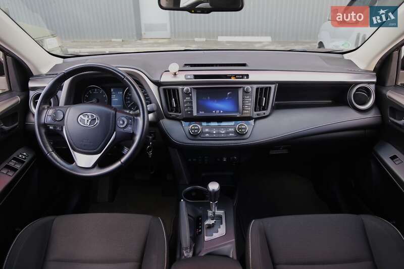 Внедорожник / Кроссовер Toyota RAV4 2016 в Киеве