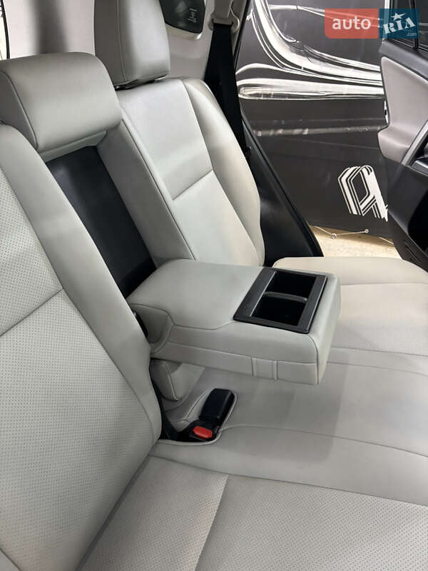 Внедорожник / Кроссовер Toyota RAV4 2016 в Харькове