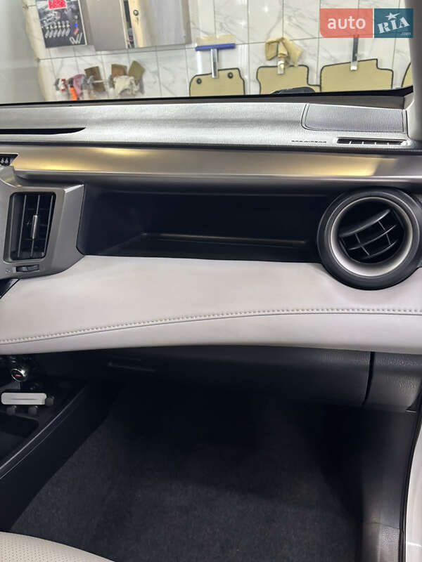 Внедорожник / Кроссовер Toyota RAV4 2016 в Харькове