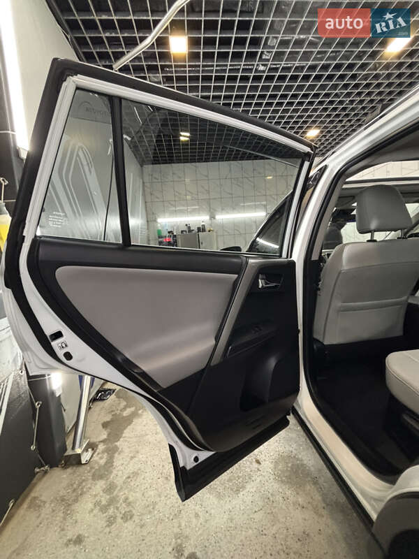 Внедорожник / Кроссовер Toyota RAV4 2016 в Харькове