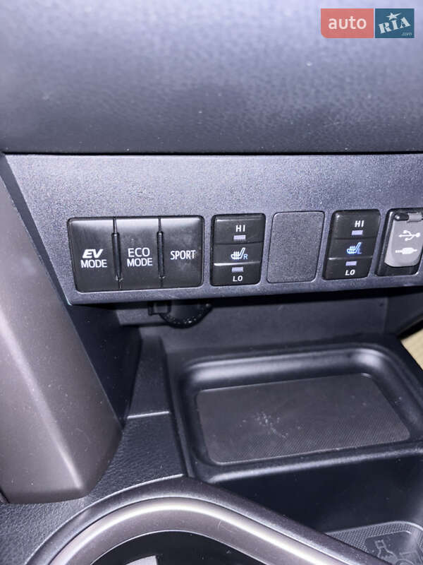 Внедорожник / Кроссовер Toyota RAV4 2016 в Харькове