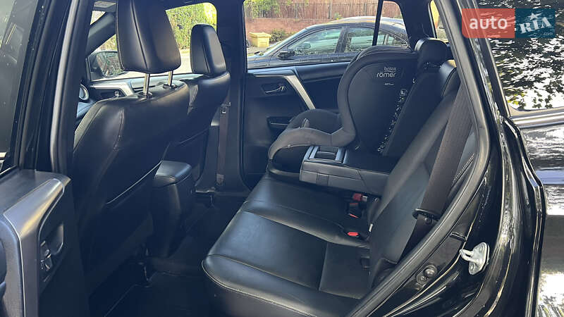 Внедорожник / Кроссовер Toyota RAV4 2017 в Хмельницком
